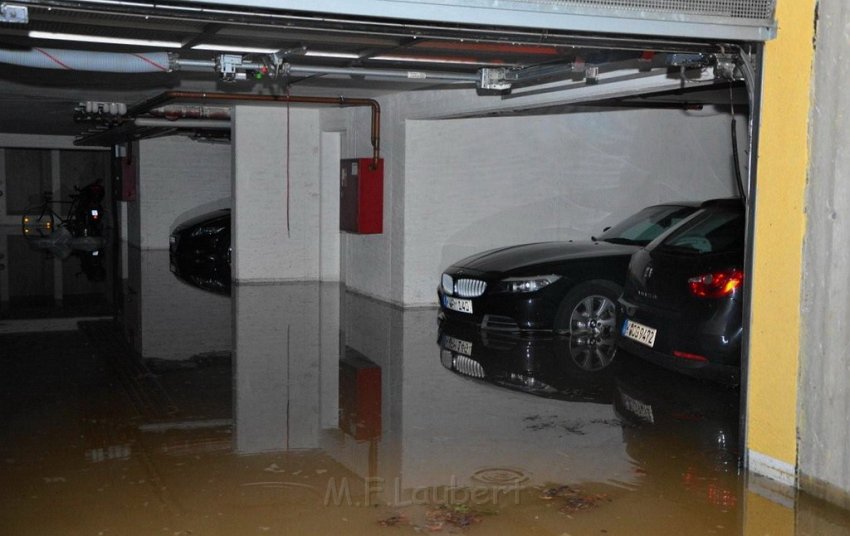 Wasserrohrbruch Koeln Weiden Breslauerstr P24.jpg